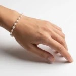 دستبند طلا و نخ مراوارید و البرنادو لاکی